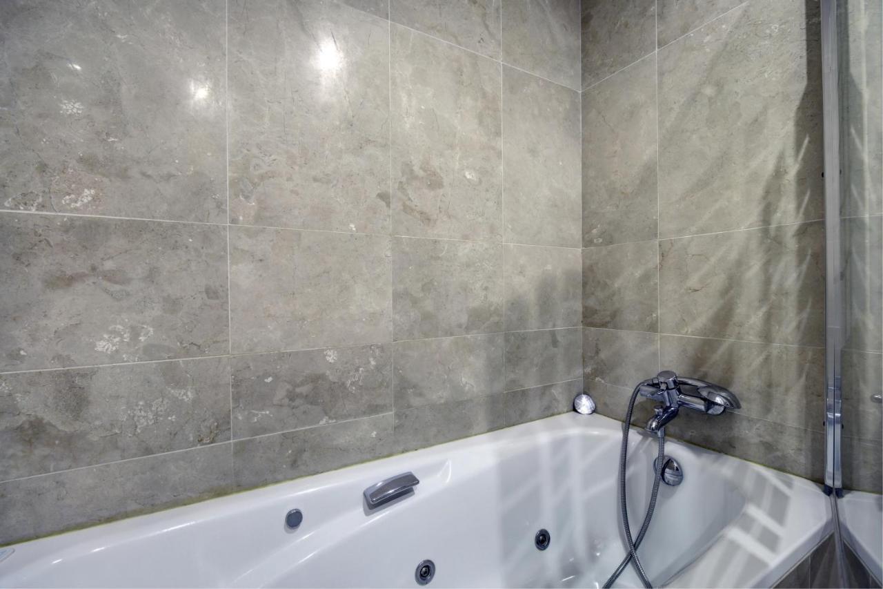 Apartamento 409 Marina Real Puerto De La Duquesa Playa マニルバ エクステリア 写真