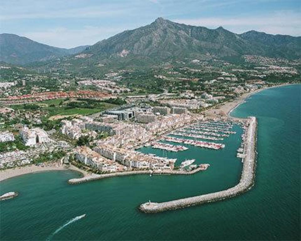 Apartamento 409 Marina Real Puerto De La Duquesa Playa マニルバ エクステリア 写真