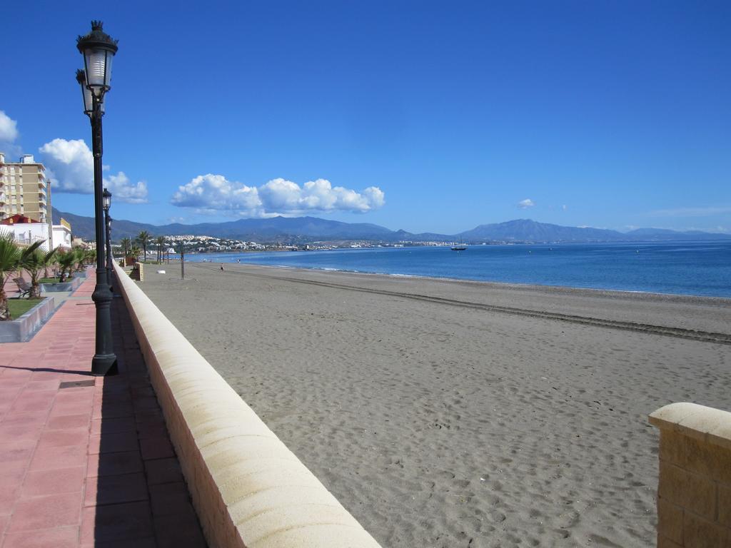 Apartamento 409 Marina Real Puerto De La Duquesa Playa マニルバ エクステリア 写真